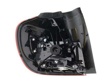 Load image into Gallery viewer, Taillight