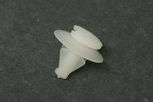 Load image into Gallery viewer, Clip